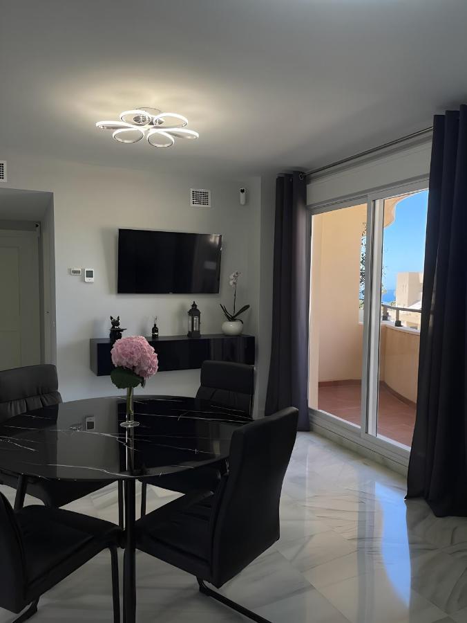 Luxury First Line Apartament